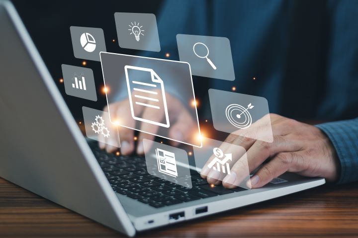 Home una de las maneras que uso las tic es para estar comunicado y para aprender diversos oficios